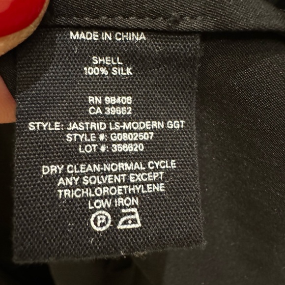 Theory Jastrid silk blouse EUC - Picture 4 of 4